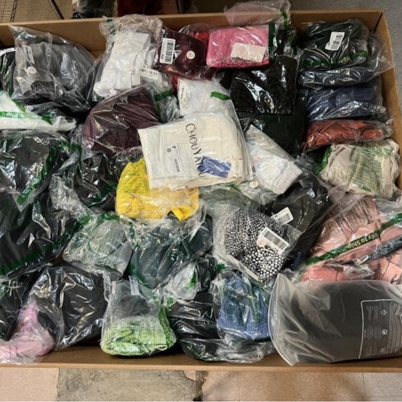 NEW Bulk Lot of 15pcs Mixed Apparel Clothing - Picture 2 of 8